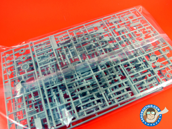 Image 2: Sukhoi Su-35 Flanker S | Airplane kit in 1/72 scale manufactured by Hasegawa (ref. 01574)