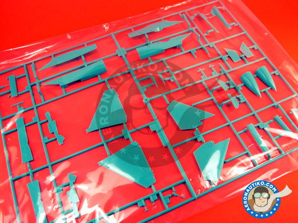 Image 4: Sukhoi Su-35 Flanker S | Airplane kit in 1/72 scale manufactured by Hasegawa (ref. 01574)