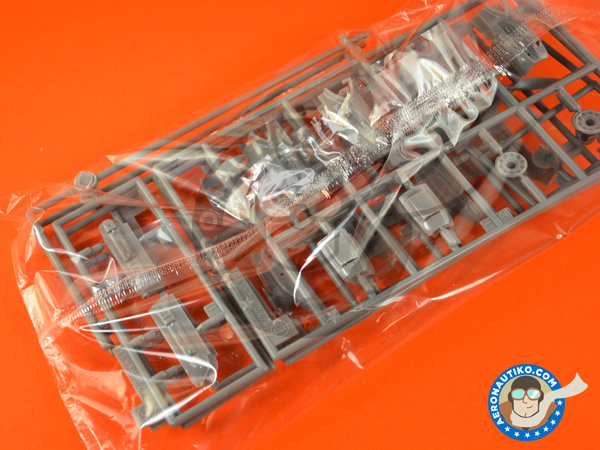 Image 5: Heinkel He 111 Z-2 | Airplane kit in 1/72 scale manufactured by Hasegawa (ref. 01940)