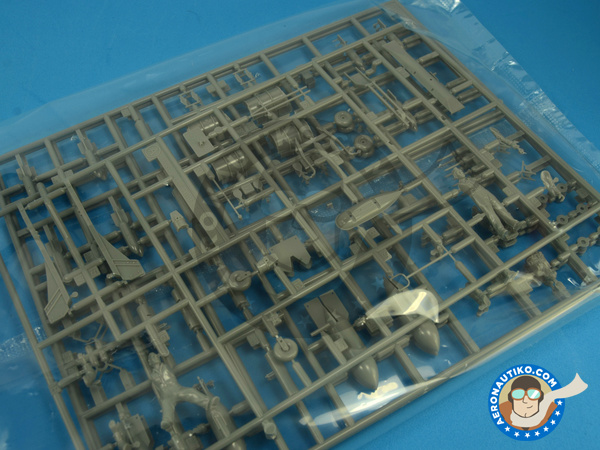 Image 7: Messerschmitt Bf 109 E-4/7/B Jabo | Airplane kit in 1/48 scale manufactured by Hasegawa (ref. 07316)