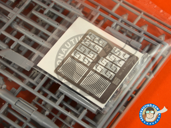 Image 1: McDonnell Douglas F-15 Eagle E | Maqueta de avión en escala 1/48 fabricado por Hasegawa (ref. 07318)