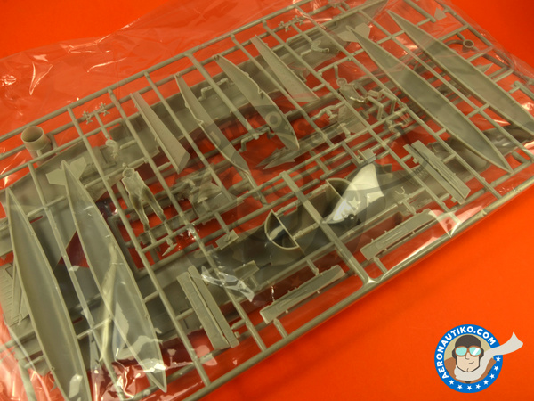 Image 1: Douglas A-4 Skyhawk E/F | Airplane kit in 1/32 scale manufactured by Hasegawa (ref. 08063)