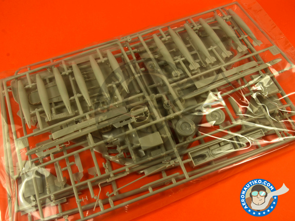 Image 4: Douglas A-4 Skyhawk E/F | Airplane kit in 1/32 scale manufactured by Hasegawa (ref. 08063)