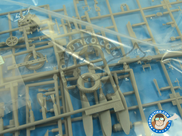 Image 3: Messerschmitt Bf 109 F-4 Priller | Airplane kit in 1/32 scale manufactured by Hasegawa (ref. 08221)