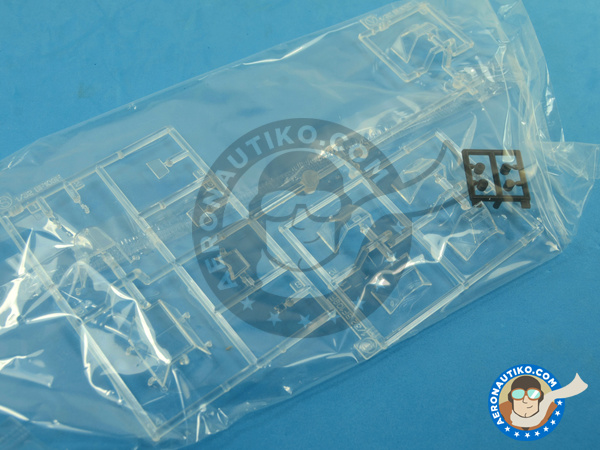 Image 6: Messerschmitt Bf 109 F-4 Priller | Airplane kit in 1/32 scale manufactured by Hasegawa (ref. 08221)