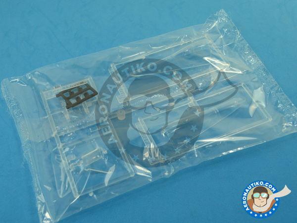 Image 1: Focke-Wulf Fw 190 Würger D-9 Jabo | Airplane kit in 1/32 scale manufactured by Hasegawa (ref. 08223)