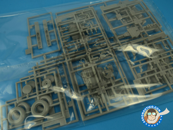 Image 5: Curtiss P-40 Warhawk E / K | Airplane kit in 1/32 scale manufactured by Hasegawa (ref. 08226)