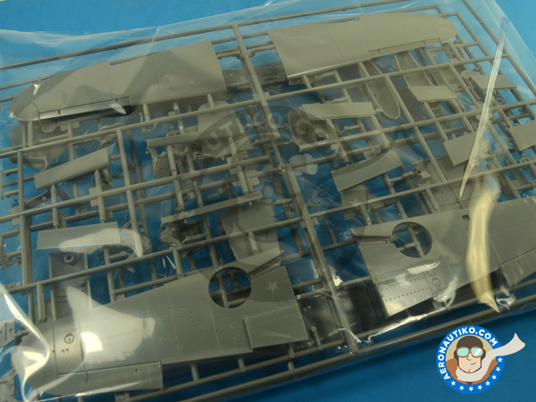 Image 3: Messerschmitt Bf 109 F-4 Trop | Airplane kit in 1/32 scale manufactured by Hasegawa (ref. 08881)