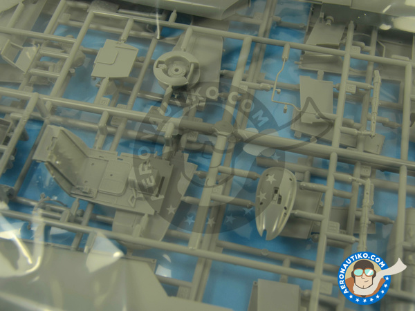 Image 4: Messerschmitt Bf 109 F-4 Trop | Airplane kit in 1/32 scale manufactured by Hasegawa (ref. 08881)