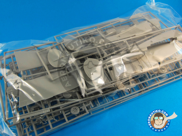 Image 2: Lockheed P-38 Lightning J | Airplane kit in 1/48 scale manufactured by Hasegawa (ref. 09101)