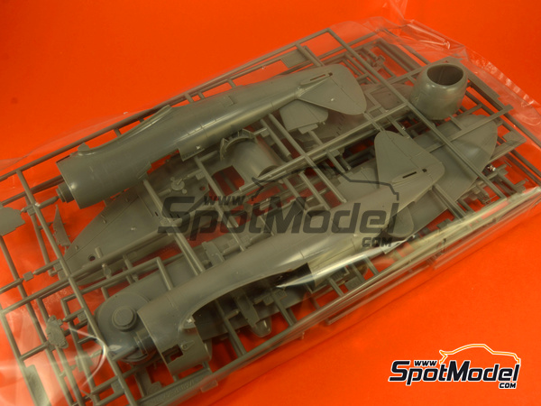 Image 5: Republic P-47 Thunderbolt D | Airplane kit in 1/48 scale manufactured by Hasegawa (ref. 09968)