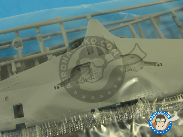 Image 3: Bell P-39 Airacobra Q | Airplane kit in 1/48 scale manufactured by Hasegawa (ref. 09974)