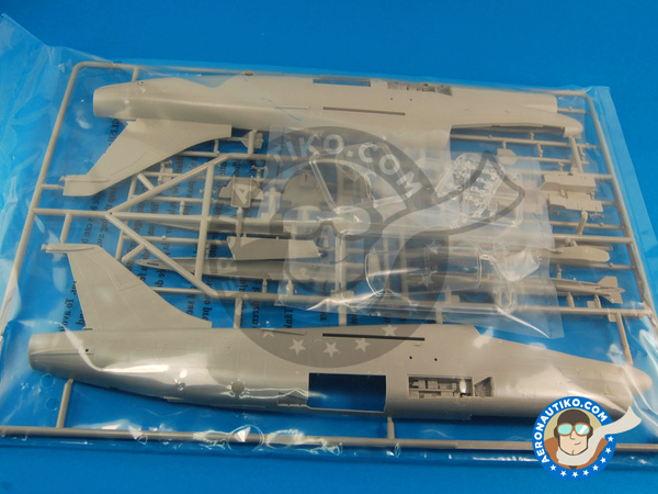 Image 3: Ling-Temco-Vought A-7 Corsair II A-7K | Airplane kit in 1/48 scale manufactured by Hobby Boss (ref. HBOSS-80347)