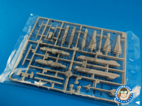 Image 5: Ling-Temco-Vought A-7 Corsair II A-7K | Airplane kit in 1/48 scale manufactured by Hobby Boss (ref. HBOSS-80347)