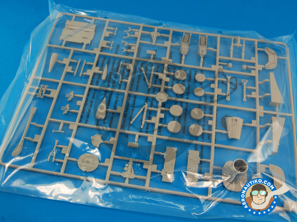 Image 6: Ling-Temco-Vought A-7 Corsair II A-7K | Airplane kit in 1/48 scale manufactured by Hobby Boss (ref. HBOSS-80347)