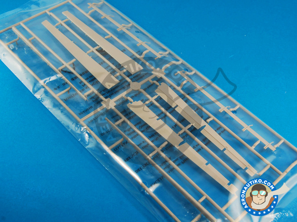 Image 5: General Dynamics F-111 Aardvark A | Airplane kit in 1/48 scale manufactured by Hobby Boss (ref. HBOSS-80348)