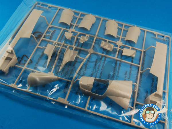 Image 7: General Dynamics F-111 Aardvark A | Airplane kit in 1/48 scale manufactured by Hobby Boss (ref. HBOSS-80348)