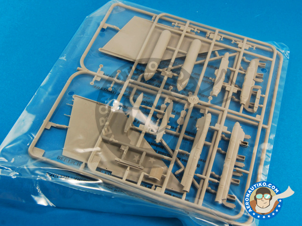 Image 10: General Dynamics F-111 Aardvark A | Airplane kit in 1/48 scale manufactured by Hobby Boss (ref. HBOSS-80348)