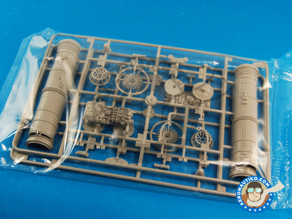 Image 11: General Dynamics F-111 Aardvark A | Airplane kit in 1/48 scale manufactured by Hobby Boss (ref. HBOSS-80348)