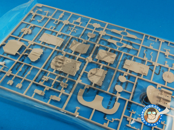 Image 12: General Dynamics F-111 Aardvark A | Airplane kit in 1/48 scale manufactured by Hobby Boss (ref. HBOSS-80348)