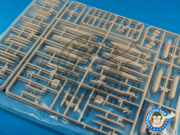 Image 14: General Dynamics F-111 Aardvark A | Airplane kit in 1/48 scale manufactured by Hobby Boss (ref. HBOSS-80348)