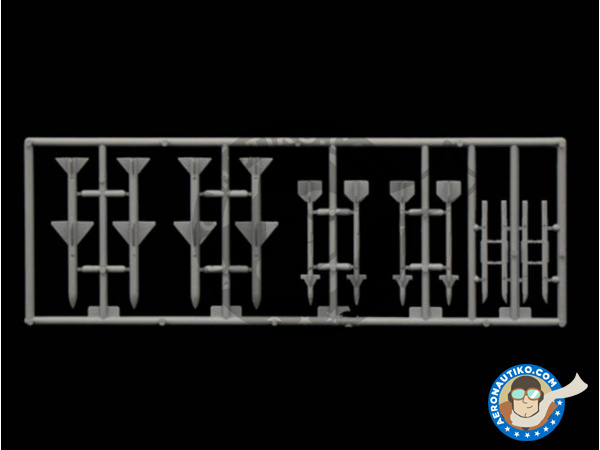 Image 5: McDonnell Douglas F-4 Phantom II C / D / J | Maqueta de avión en escala 1/72 fabricado por Italeri (ref. 1373)