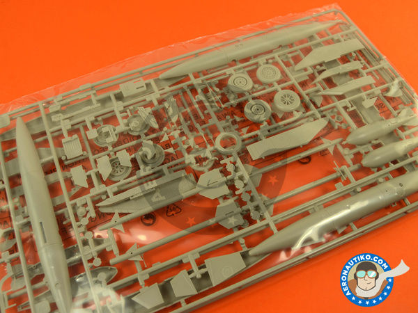 Image 4: Lockheed F-104 Starfighter A / C | Airplane kit in 1/32 scale manufactured by Italeri (ref. 2504)