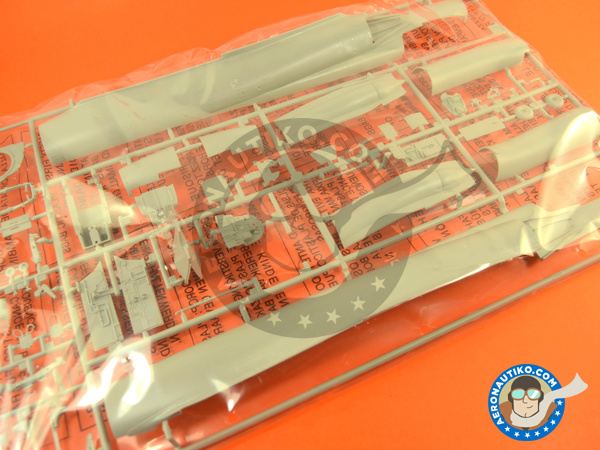 Image 2: Dassault Mirage III C | Airplane kit in 1/32 scale manufactured by Italeri (ref. 2505)