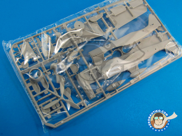 Image 2: Focke-Wulf Fw 190 Würger D-9 | Maqueta de avión en escala 1/72 fabricado por Italeri (ref. ITA1312)