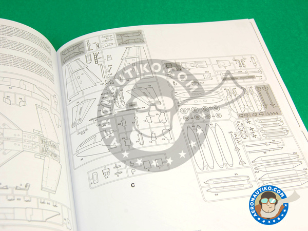 Image 3: McDonnell Douglas F/A-18 Hornet G Growler | Maqueta de avión en escala 1/48 fabricado por Italeri (ref. ITA2716)