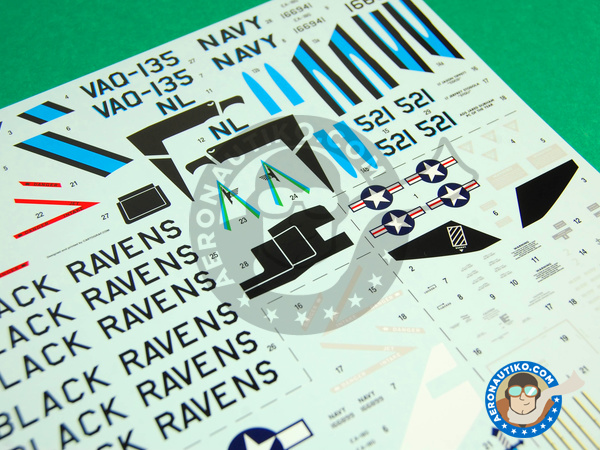 Image 7: McDonnell Douglas F/A-18 Hornet G Growler | Maqueta de avión en escala 1/48 fabricado por Italeri (ref. ITA2716)