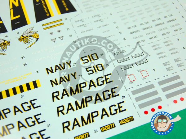 Image 10: McDonnell Douglas F/A-18 Hornet G Growler | Maqueta de avión en escala 1/48 fabricado por Italeri (ref. ITA2716)