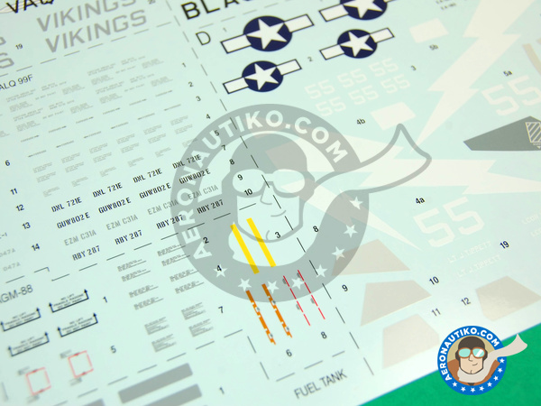Image 11: McDonnell Douglas F/A-18 Hornet G Growler | Maqueta de avión en escala 1/48 fabricado por Italeri (ref. ITA2716)