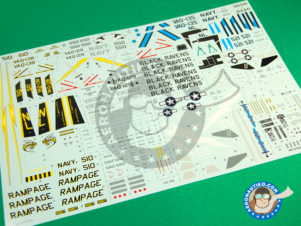 Image 13: McDonnell Douglas F/A-18 Hornet G Growler | Maqueta de avión en escala 1/48 fabricado por Italeri (ref. ITA2716)