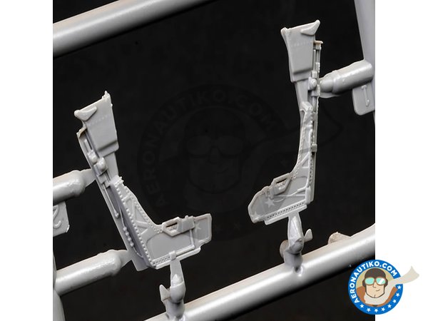 Image 6: British Aerospace Sea Harrier FA2 | Airplane kit in 1/48 scale manufactured by Kinetic Model Kits (ref. K48041)