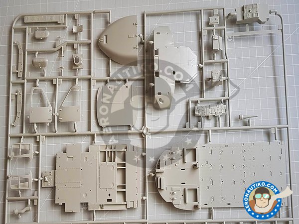 Image 2: MH-60L Blackhawk | Maqueta de Helicóptero en escala 1/35 fabricado por Kitty Hawk (ref. KH50005)