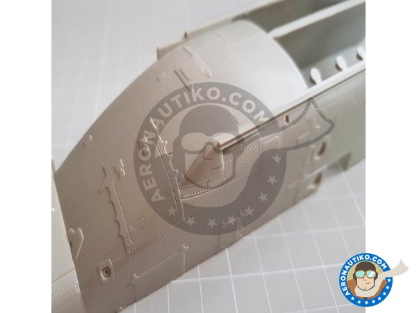 Image 3: MH-60L Blackhawk | Maqueta de Helicóptero en escala 1/35 fabricado por Kitty Hawk (ref. KH50005)