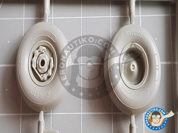 Image 5: MH-60L Blackhawk | Maqueta de Helicóptero en escala 1/35 fabricado por Kitty Hawk (ref. KH50005)