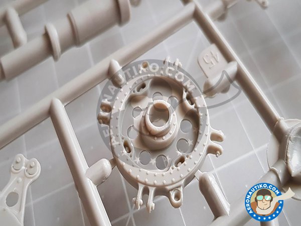 Image 6: MH-60L Blackhawk | Maqueta de Helicóptero en escala 1/35 fabricado por Kitty Hawk (ref. KH50005)