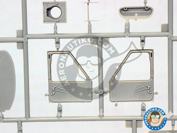 Image 12: MH-60L Blackhawk | Maqueta de Helicóptero en escala 1/35 fabricado por Kitty Hawk (ref. KH50005)