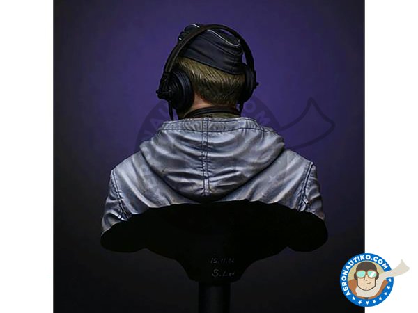 Image 2: King Tiger Commander s.Pz.Abt. 503 Hungary 1944 | Bust in 1/16 scale manufactured by LIFE MINIATURES (ref. LM-B017)