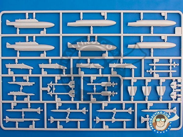 Image 4: 100 Years RAF: Eurofighter Typhoon | Airplane kit in 1/72 scale manufactured by Revell (ref. 03900)