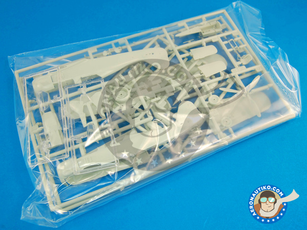 Image 7: Focke-Wulf Fw 190 Würger F-8 / A-8 + BV 246 Hagelkorn | Airplane kit in 1/72 scale manufactured by Revell (ref. REV04171)