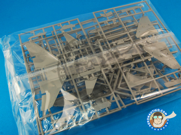 Image 3: British Aerospace Harrier II GR Mk. 7 / 9 | Maqueta de avión en escala 1/72 fabricado por Revell (ref. REV04280)