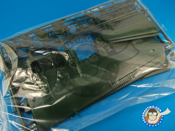 Image 9: Boeing B-17 Flying Fortress F | Maqueta de avión en escala 1/48 fabricado por Revell (ref. REV04297)