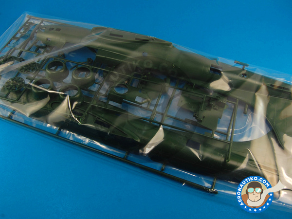 Image 11: Boeing B-17 Flying Fortress F | Maqueta de avión en escala 1/48 fabricado por Revell (ref. REV04297)