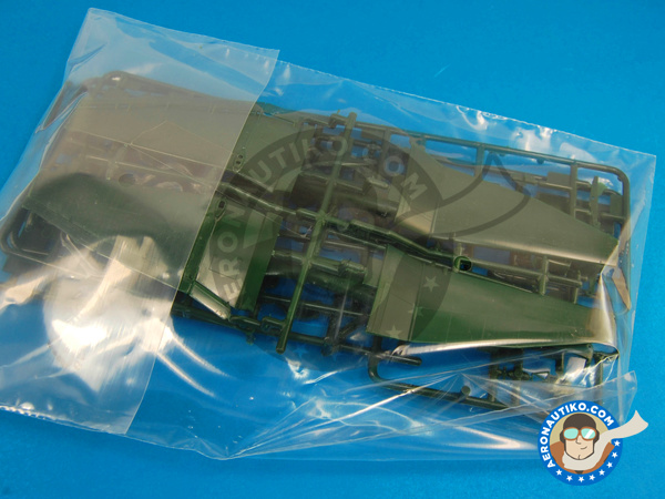 Image 5: Junkers Ju-87 Stuka G / D Tank Buster | Maqueta de avión en escala 1/72 fabricado por Revell (ref. REV04692)