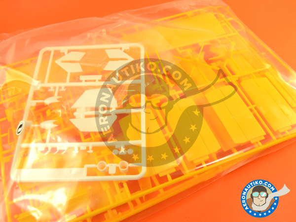 Image 2: Canadair CL-415 | Airplane kit in 1/72 scale manufactured by Revell (ref. REV04998)