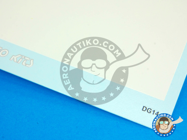 Image 2: Glossy White - 70 x 110 mm | Decals manufactured by Tameo Kits (ref. DG14)