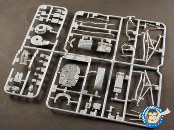 Image 3: Supermarine Spitfire Mk.VIII | Airplane kit in 1/32 scale manufactured by Tamiya (ref. 60320)